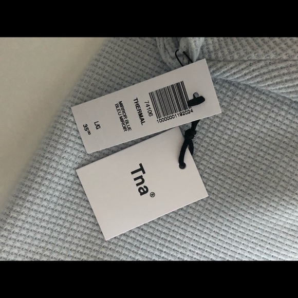 BNWT TNA cropped thermal in mirror blue - Picture 4 of 7